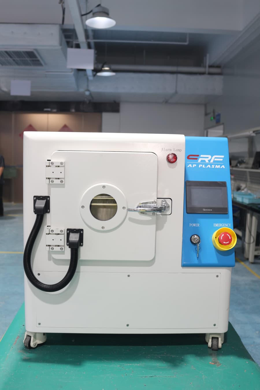 10L小型真空中频设备助力微纳器件实验室攻克传统湿法化学处理对高分子玻璃等材料造